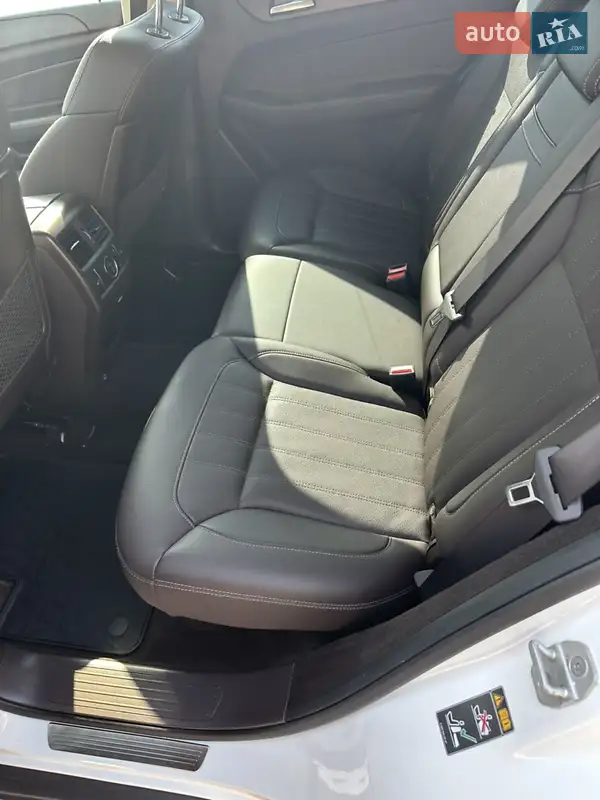 Позашляховик / Кросовер Mercedes-Benz GLE-Class 2017 в 
