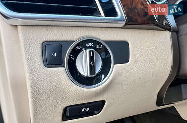 Позашляховик / Кросовер Mercedes-Benz GLE-Class 2015 в 