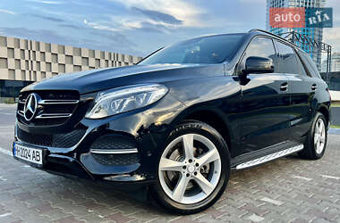 Позашляховик / Кросовер Mercedes-Benz GLE-Class 2015 в 