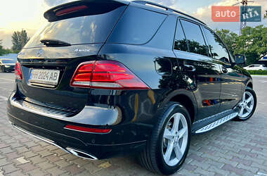 Позашляховик / Кросовер Mercedes-Benz GLE-Class 2015 в 