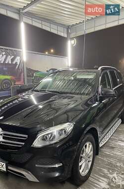 Позашляховик / Кросовер Mercedes-Benz GLE-Class 2016 в 