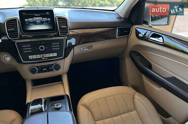 Позашляховик / Кросовер Mercedes-Benz GLE-Class 2015 в 
