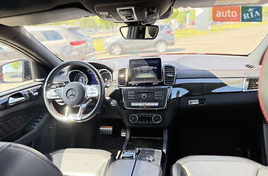 Позашляховик / Кросовер Mercedes-Benz GLE-Class 2016 в 