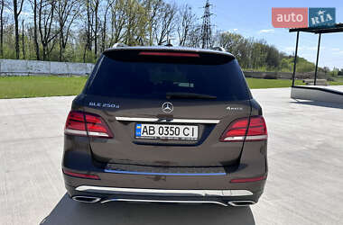 Позашляховик / Кросовер Mercedes-Benz GLE-Class 2016 в 