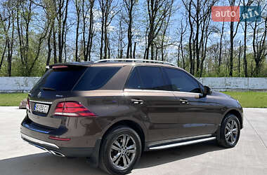 Позашляховик / Кросовер Mercedes-Benz GLE-Class 2016 в 