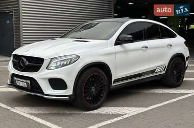 Позашляховик / Кросовер Mercedes-Benz GLE-Class 2016 в 