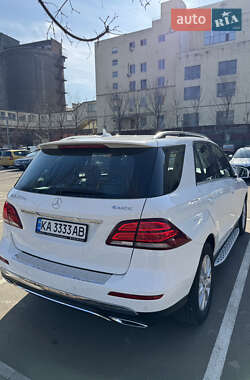 Позашляховик / Кросовер Mercedes-Benz GLE-Class 2016 в 