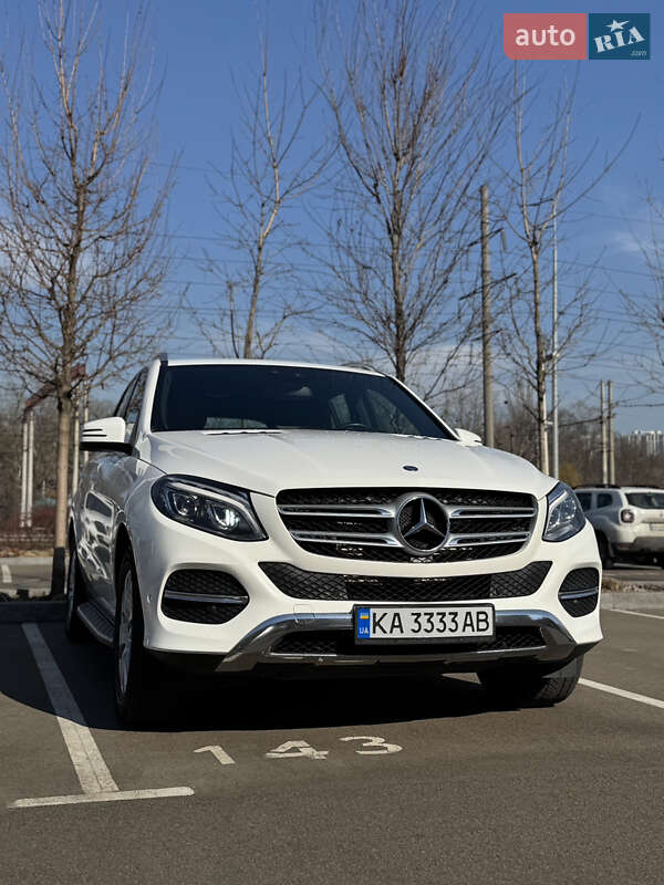 Позашляховик / Кросовер Mercedes-Benz GLE-Class 2016 в 