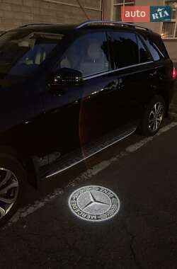 Позашляховик / Кросовер Mercedes-Benz GLE-Class 2016 в 
