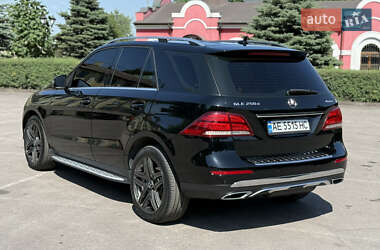 Внедорожник / Кроссовер Mercedes-Benz GLE-Class 2016 в 