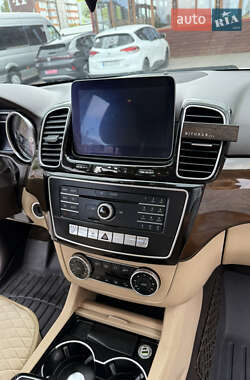 Внедорожник / Кроссовер Mercedes-Benz GLE-Class 2016 в 