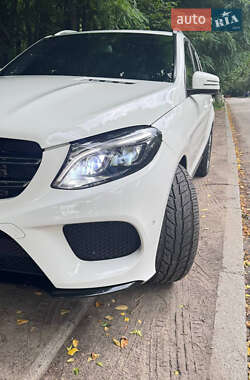 Внедорожник / Кроссовер Mercedes-Benz GLE-Class 2016 в 