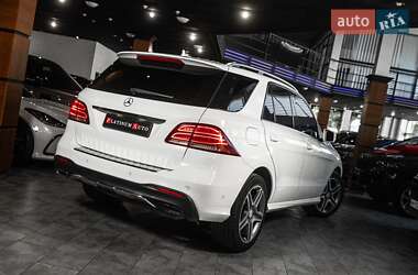 Позашляховик / Кросовер Mercedes-Benz GLE-Class 2016 в 