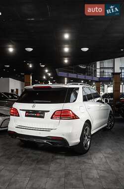 Позашляховик / Кросовер Mercedes-Benz GLE-Class 2016 в 