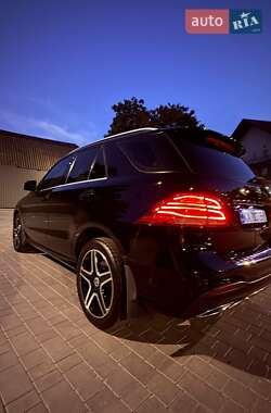 Внедорожник / Кроссовер Mercedes-Benz GLE-Class 2016 в 