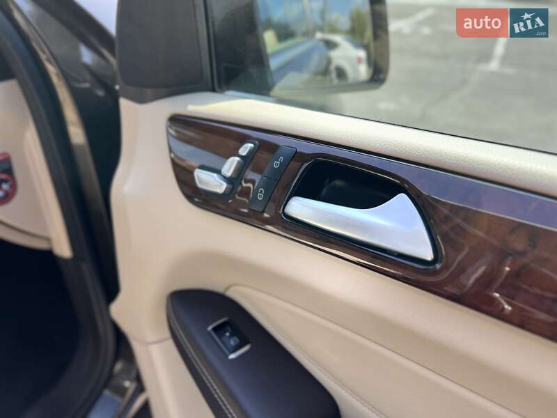 Внедорожник / Кроссовер Mercedes-Benz GLE-Class 2015 в Луцке фото 17 Внедорожник / Кроссовер Mercedes-Benz GLE-Class 2015 в Луцке