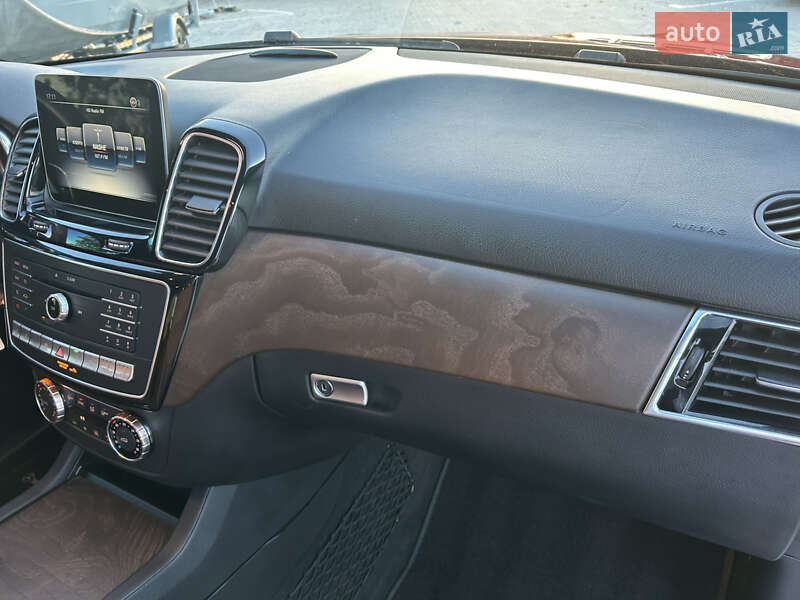 Внедорожник / Кроссовер Mercedes-Benz GLE-Class 2018 в Киеве фото 36 Внедорожник / Кроссовер Mercedes-Benz GLE-Class 2018 в Киеве