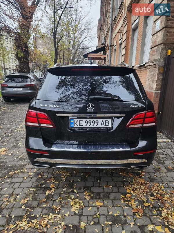 Внедорожник / Кроссовер Mercedes-Benz GLE-Class 2017 в Днепре фото 3 Внедорожник / Кроссовер Mercedes-Benz GLE-Class 2017 в Днепре