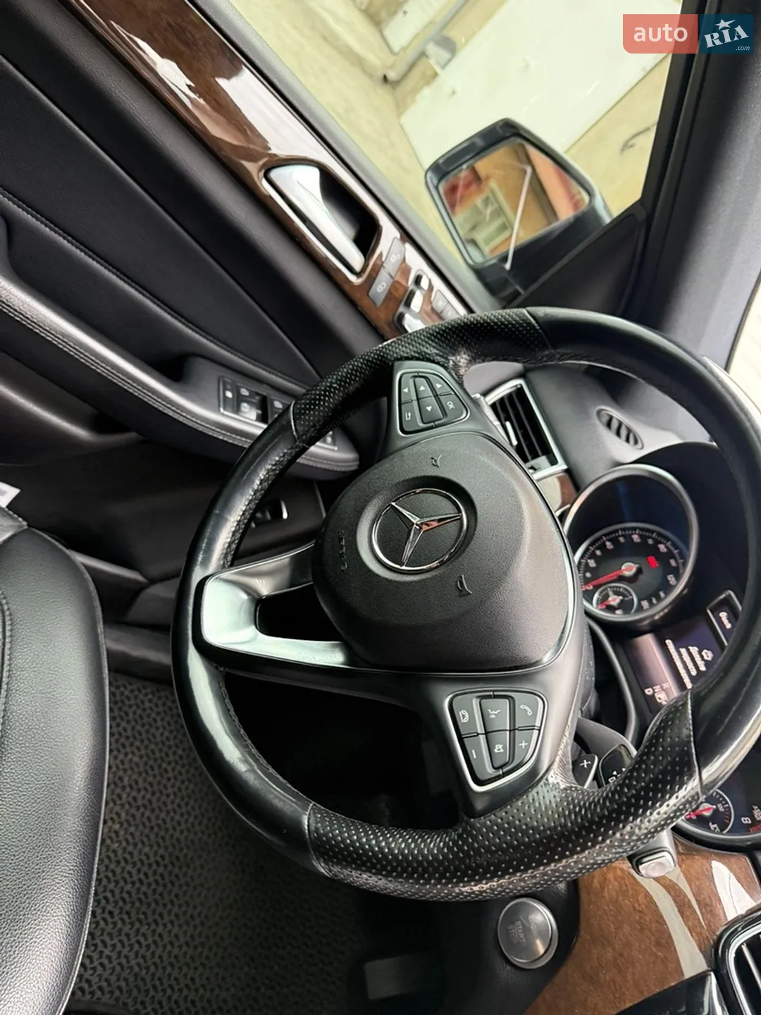 Mercedes-Benz GLE-Class 2016 VIN 4JGDA5HB4GA735324 фото оголошення 32 з 38