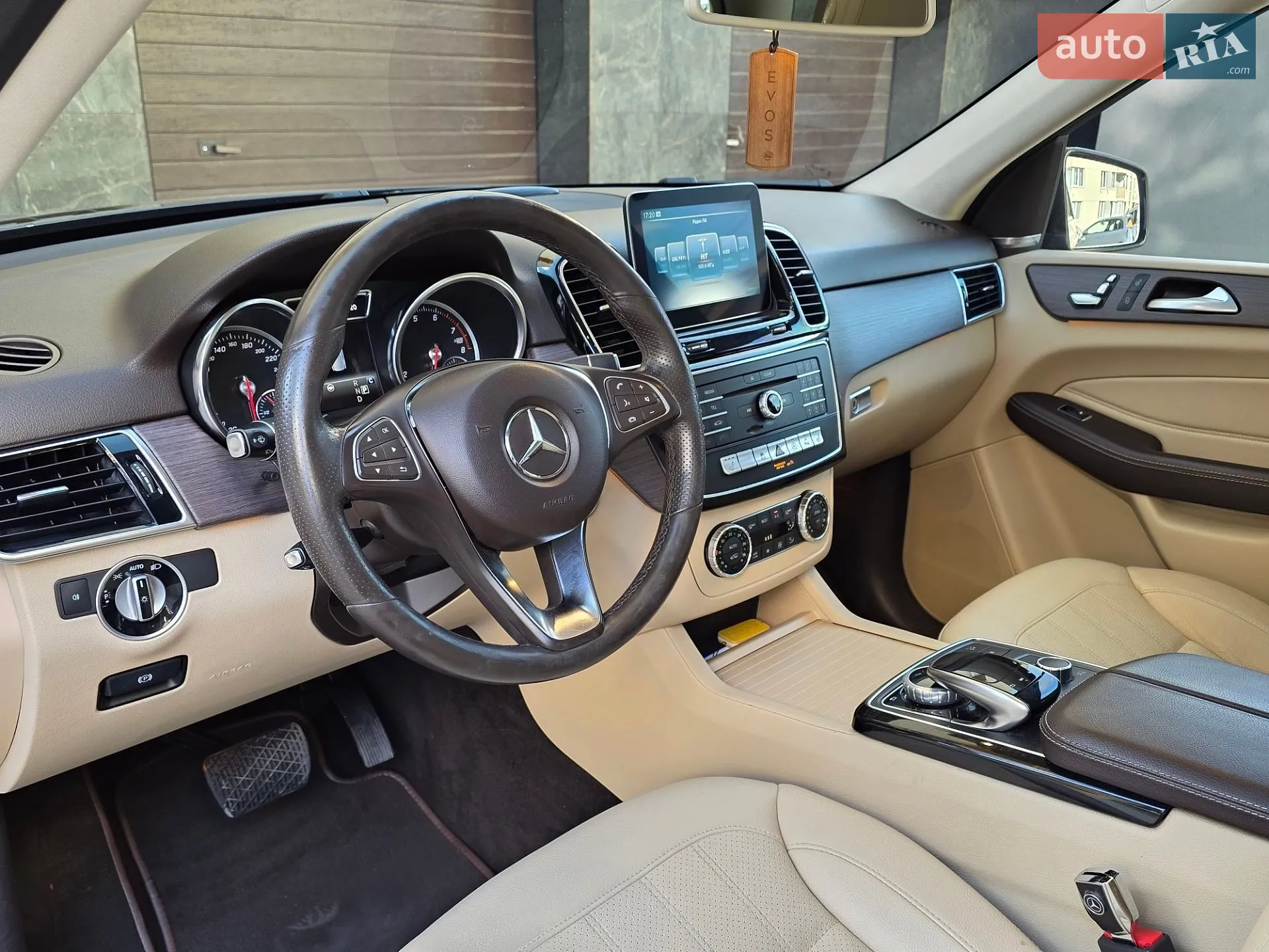 2016 Mercedes-Benz GLE - мініатюра 24