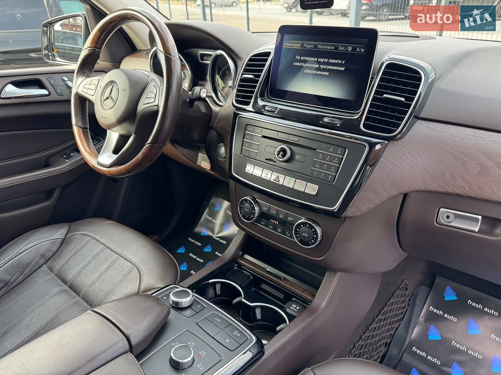 2017 Mercedes-Benz GLE - мініатюра 30
