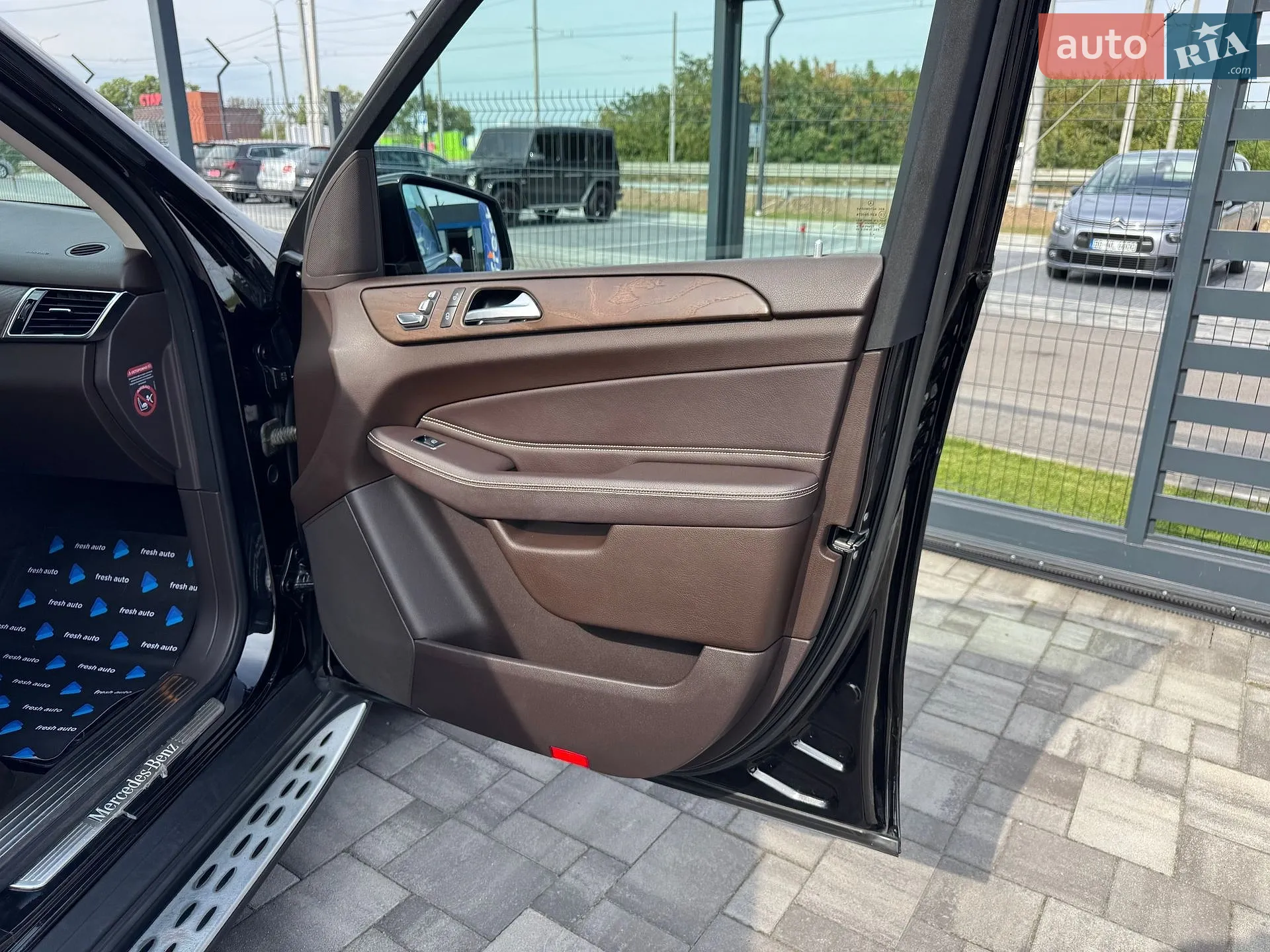 2017 Mercedes-Benz GLE - мініатюра 35