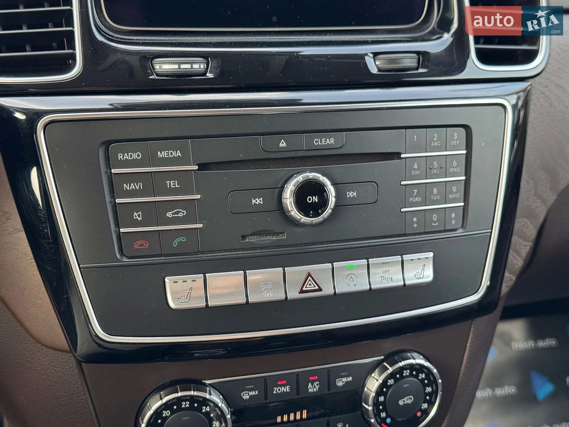 2017 Mercedes-Benz GLE - мініатюра 24