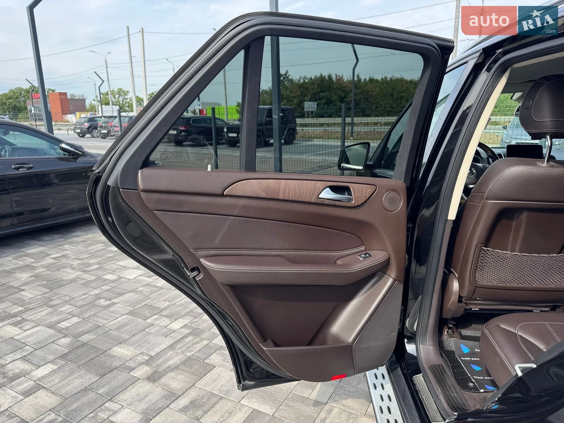2017 Mercedes-Benz GLE - мініатюра 25