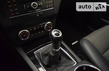 Позашляховик / Кросовер Mercedes-Benz GLK-Class 2010 в 