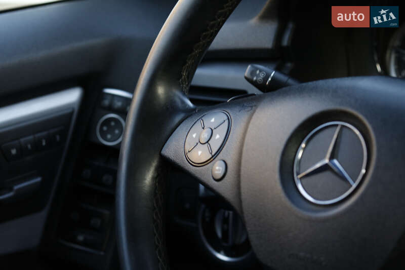 Позашляховик / Кросовер Mercedes-Benz GLK-Class 2010 в Львові фото 7 Позашляховик / Кросовер Mercedes-Benz GLK-Class 2010 в Львові