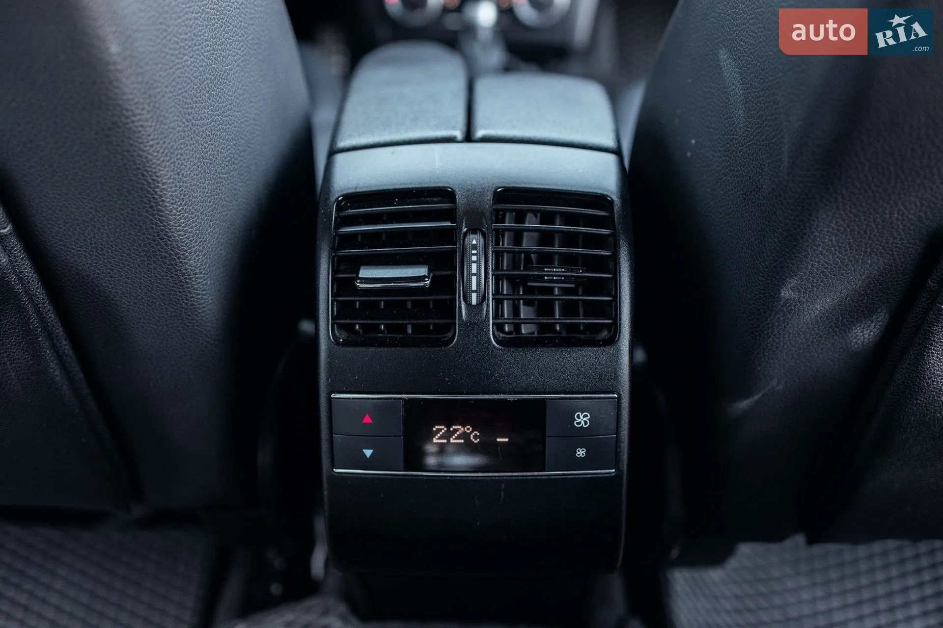 2010 Mercedes-Benz GLK-klasse - мініатюра 31