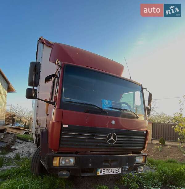 Вантажний фургон Mercedes-Benz LK-Series 1997 в 