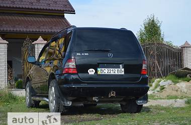 Внедорожник / Кроссовер Mercedes-Benz M-Class 2000 в 