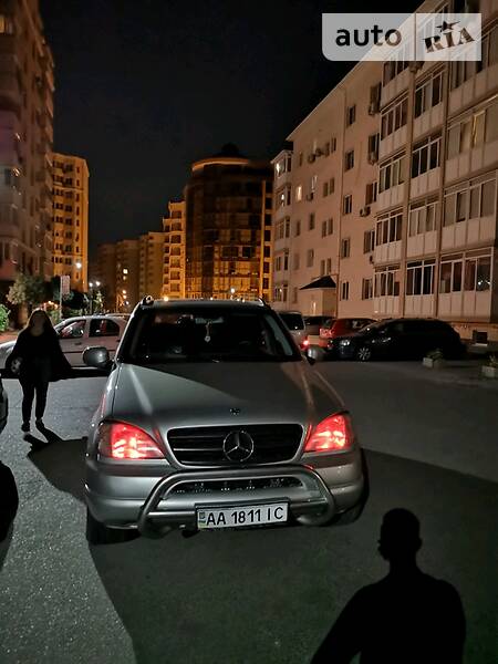 Позашляховик / Кросовер Mercedes-Benz M-Class 2000 в Києві