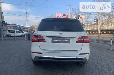 Позашляховик / Кросовер Mercedes-Benz M-Class 2013 в 