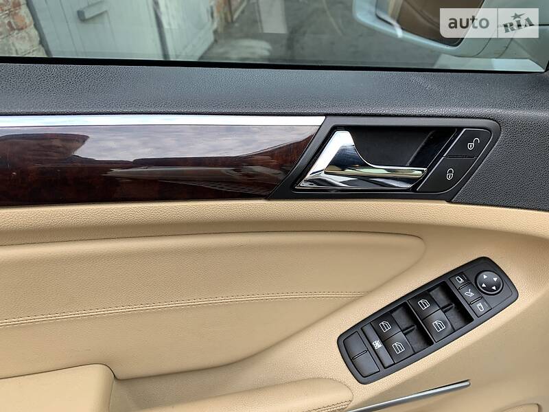 Позашляховик / Кросовер Mercedes-Benz M-Class 2011 в Харкові