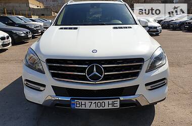 Позашляховик / Кросовер Mercedes-Benz M-Class 2014 в 