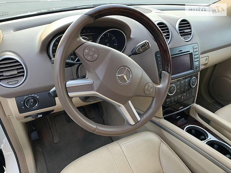 Позашляховик / Кросовер Mercedes-Benz M-Class 2010 в Києві