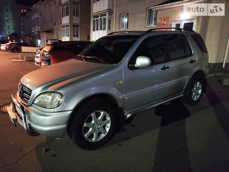 Позашляховик / Кросовер Mercedes-Benz M-Class 2000 в Києві