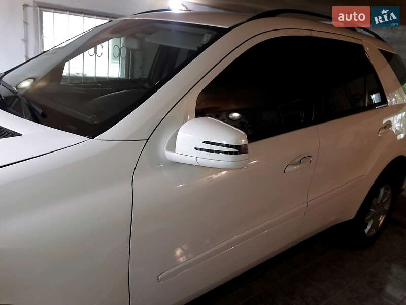 Внедорожник / Кроссовер Mercedes-Benz M-Class 2010 в Киеве