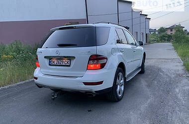Внедорожник / Кроссовер Mercedes-Benz M-Class 2010 в Ровно