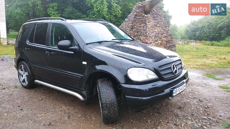 Позашляховик / Кросовер Mercedes-Benz M-Class 2000 в Ямполі