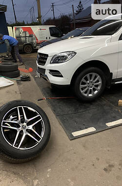 Внедорожник / Кроссовер Mercedes-Benz M-Class 2013 в Кривом Роге