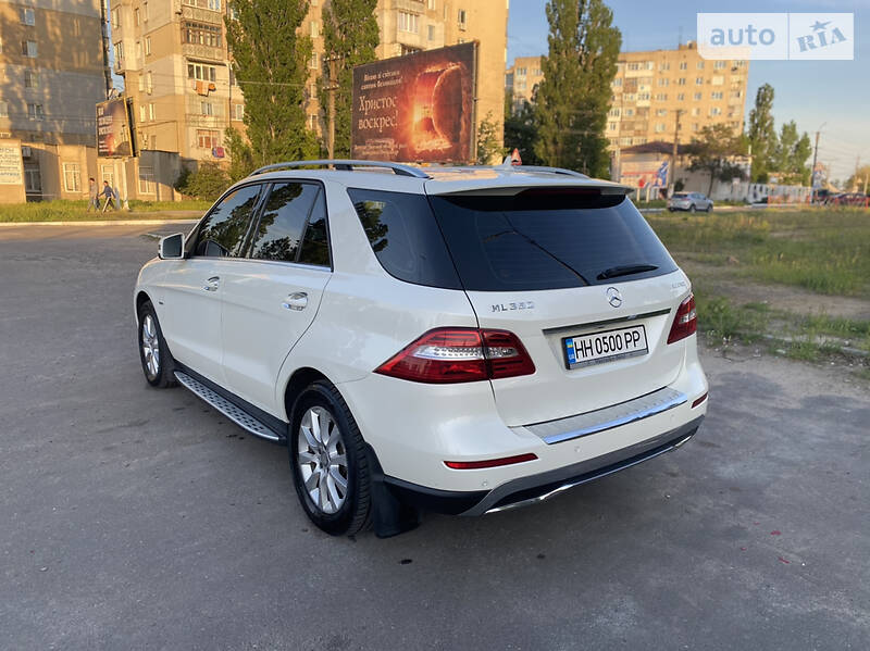 Внедорожник / Кроссовер Mercedes-Benz M-Class 2011 в Одессе