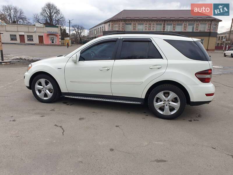 Внедорожник / Кроссовер Mercedes-Benz M-Class 2010 в Гайвороне