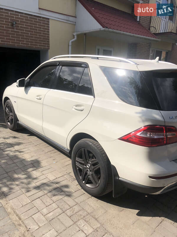 Позашляховик / Кросовер Mercedes-Benz M-Class 2012 в Сумах