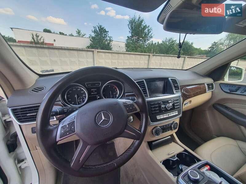 Внедорожник / Кроссовер Mercedes-Benz M-Class 2011 в Киеве