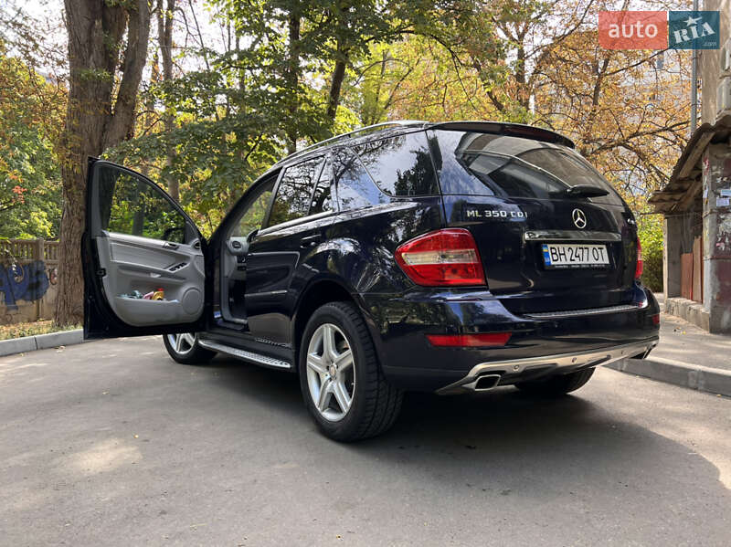 Внедорожник / Кроссовер Mercedes-Benz M-Class 2010 в Одессе