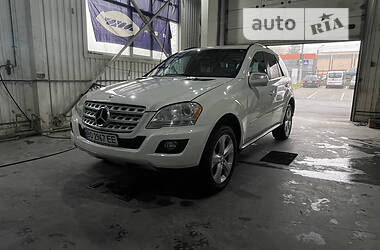 Внедорожник / Кроссовер Mercedes-Benz M-Class 2010 в 