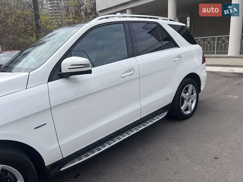 Внедорожник / Кроссовер Mercedes-Benz M-Class 2012 в Киеве